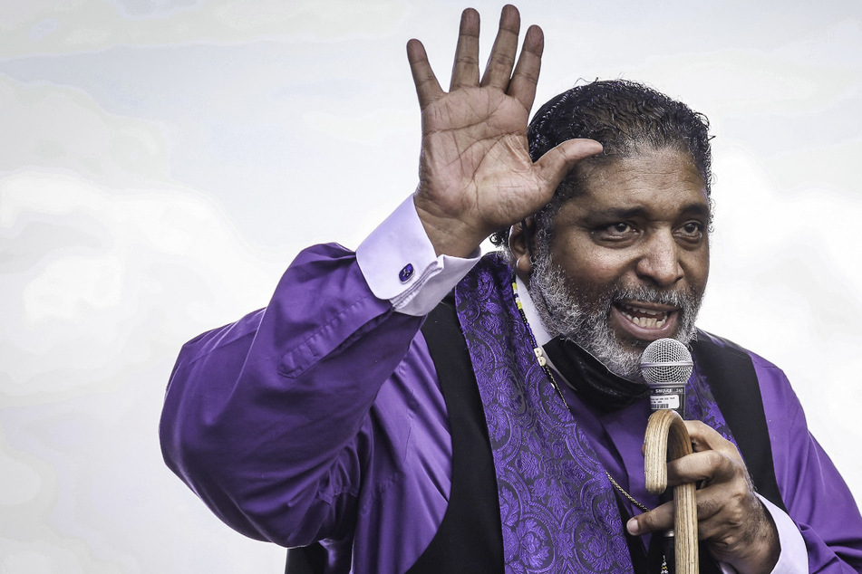 Bishop Barber announces plans to challenge North Carolina GOP's "racist" redistricting