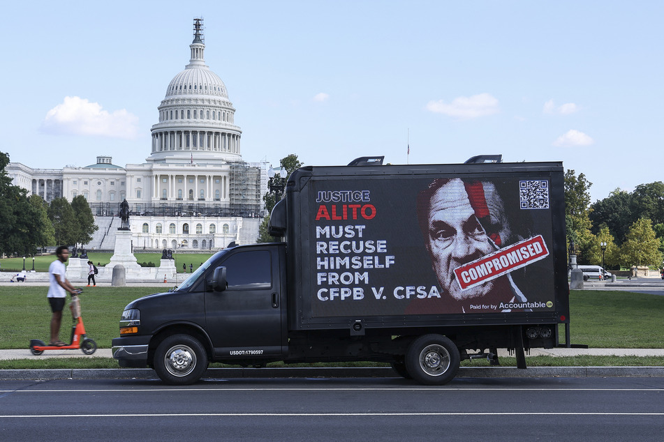 Alito and his fellow ultra-conservative justice, Thomas Clarence, have been the subjects of protests and accusations of corruption.