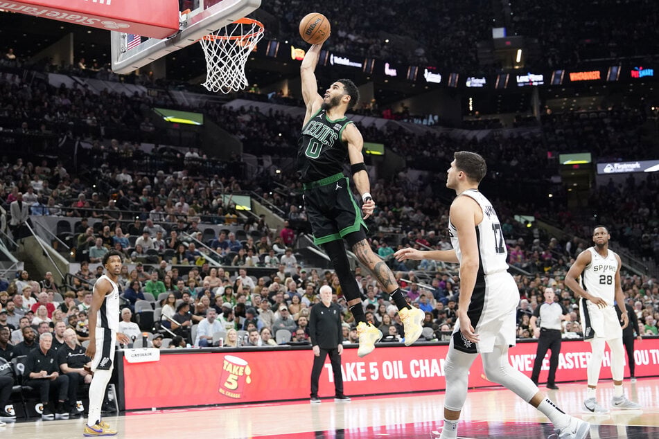 Luka Dončić had his ninth triple-double of the season as the Dallas Mavericks beat the New Orleans Pelicans