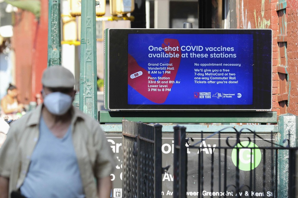 New York to introduce vaccine and test mandate for city workers