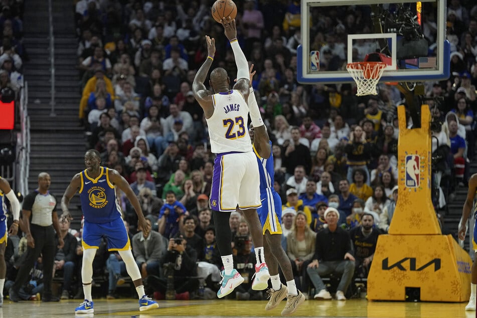 LeBron led the way on Christmas Day as the Lakers defeated the Golden State Warriors in a classic.