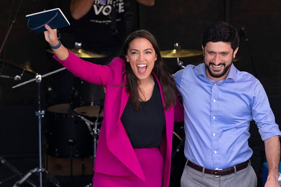 "Progressive champion": AOC rallies support for Greg Casar in Austin