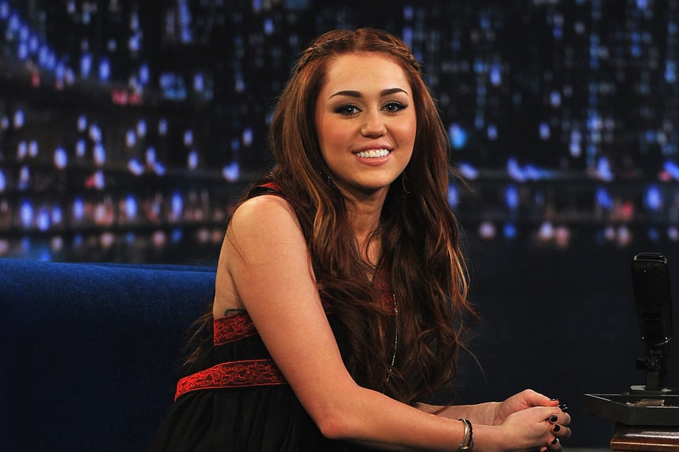 In 2011, Miley Cyrus wore her hair long and brunette. Is she now returning to her old style?