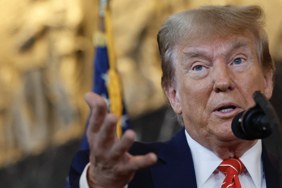 Trump woos union bosses on election campaign trail