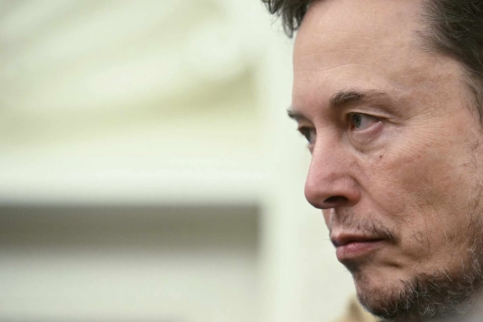 Elon Musk is the world's first trillionaire after massive SpaceX trading debut