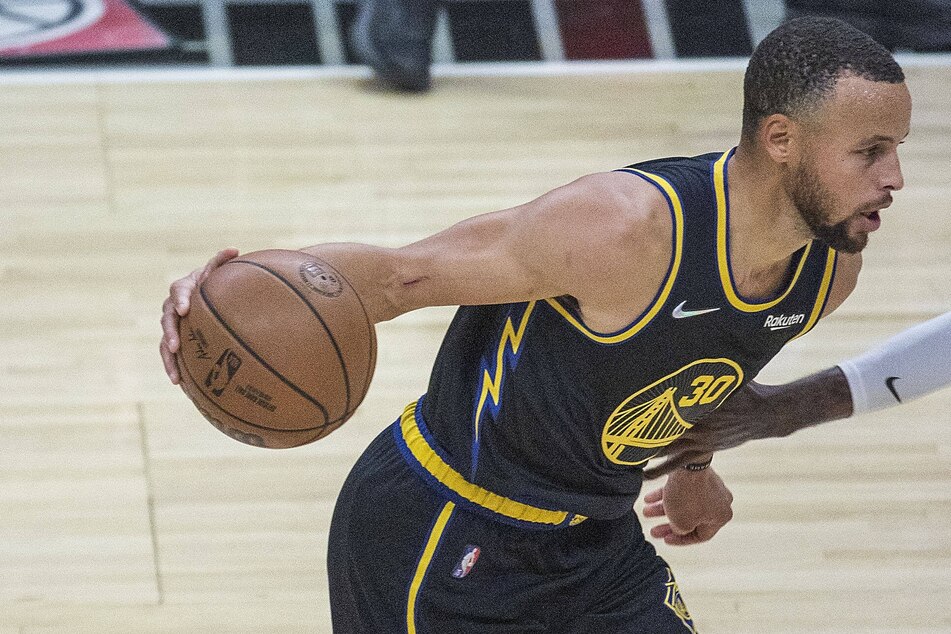 NBA: Golden State shines on with a blowout over the Kings