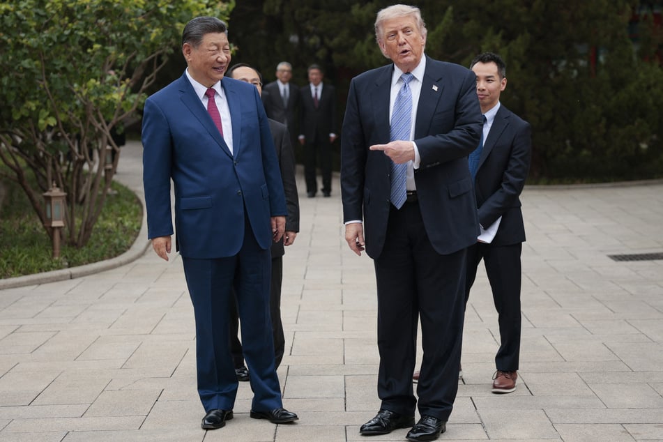 President Donald Trump (r.) gestures to China’s President Xi Jinping (l.) as he leaves after a visit to Zhongnanhai Garden in Beijing on May 15, 2026.