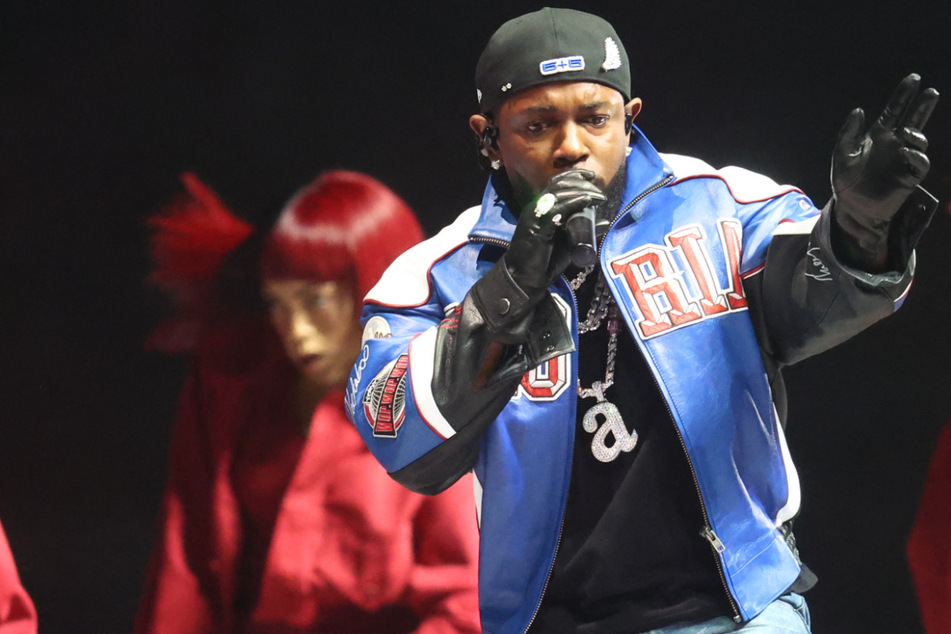 Kendrick Lamar brings viral Drake diss track to Super Bowl in powerful performance
