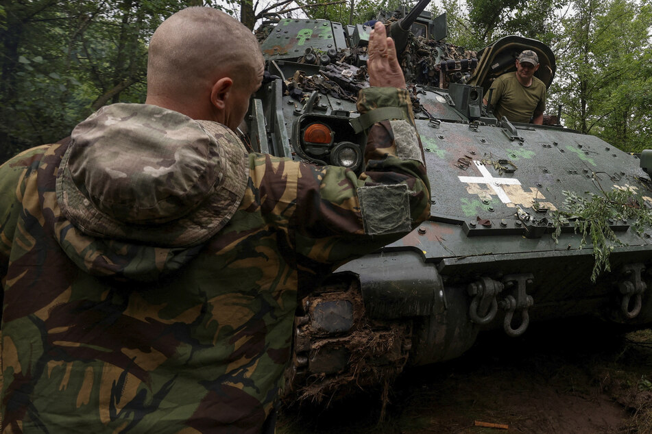 Ukraine reports gains in counteroffensive as commander blasts "complaints"