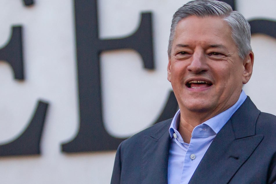 Netflix CEO holds "constructive" talks to mend fences with theater owners