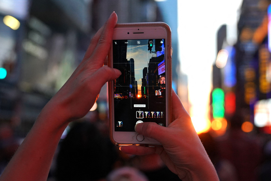 14th, 34th, 42nd, and 57th streets are recommended for prime Manhattanhenge viewing spots.