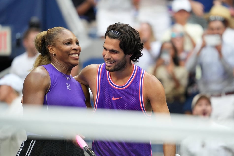 Serena Williams (l.) and Spain's Carlos Alcaraz (r.) react after winning their mixed doubles match against New Zealand's Erin Routliffe and Britain's Lloyd Glasspool at the US Open on August 25, 2026.