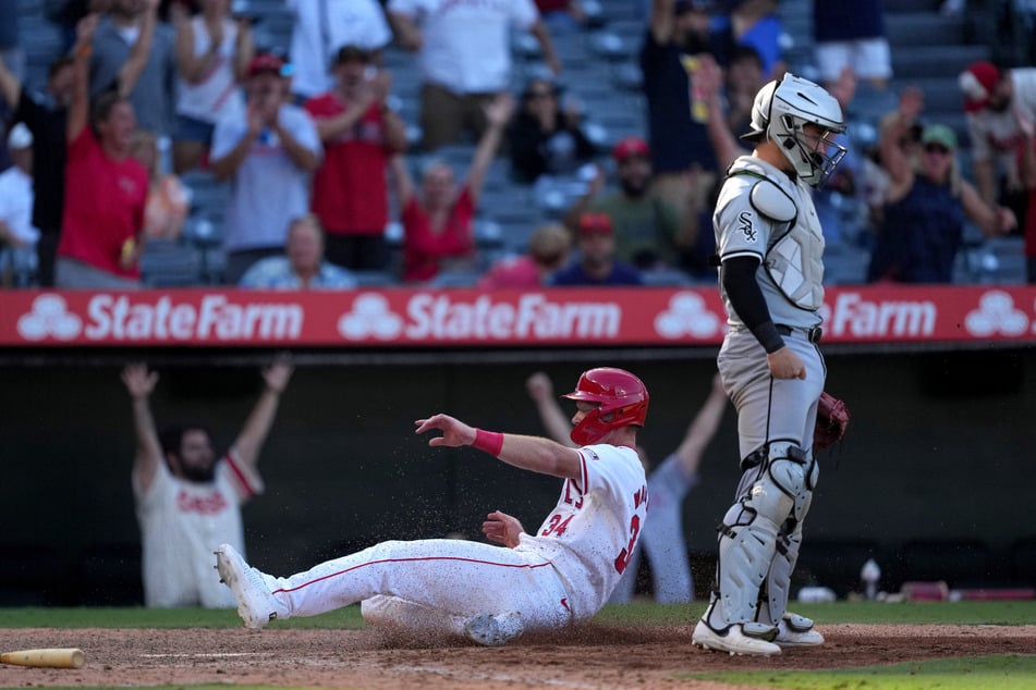 Los Angeles Angels third baseman Eric Wagaman scores on a walkoff single by center fielder Jordyn Aadams (not pictured) as Chicago White Sox catcher Korey Lee watches.