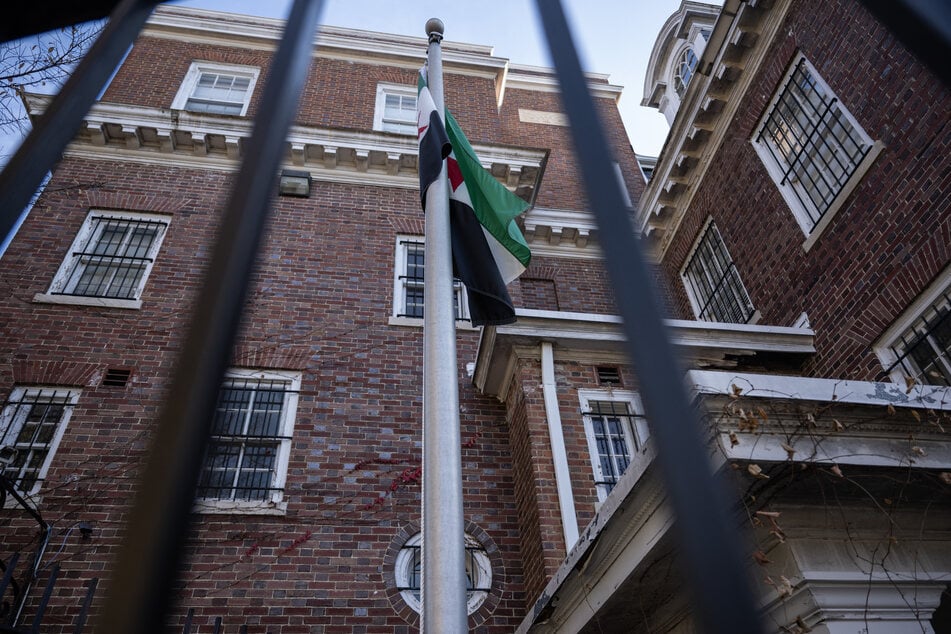 The new national flag of Syria is seen on a flagpole at the former Syrian embassy in Washington, DC on November 14, 2025.