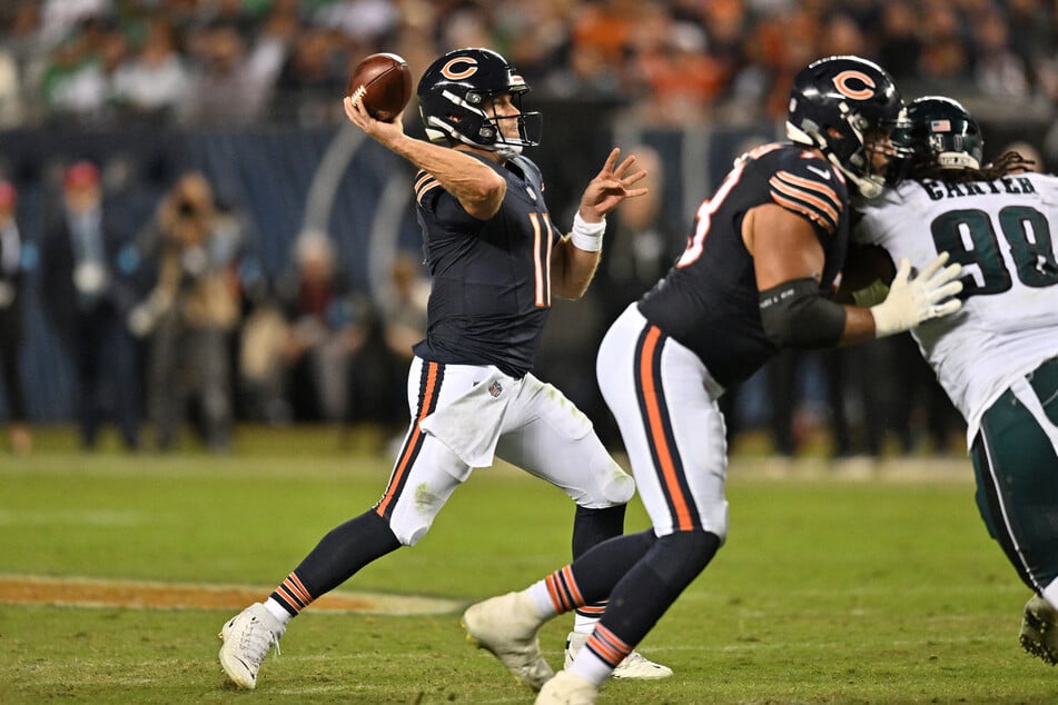 Chicago Bears quarterback Case Keenum passes against the Philadelphia Eagles during the second half at Soldier Field.