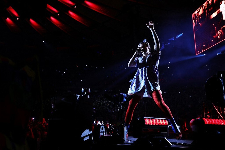Harry Styles invites NYC fans to an intimate one night event