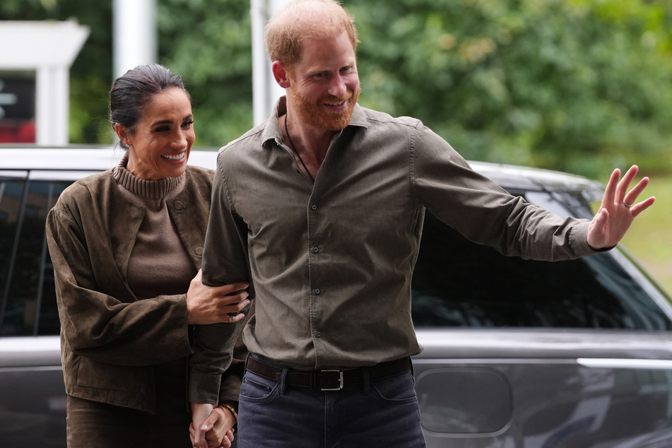 Meghan Markle (l.) and Prince Harry are relying on a private security team for their return to the UK.