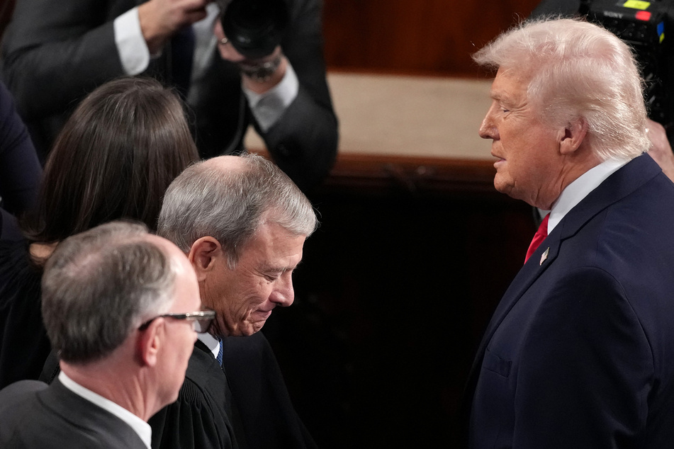 Supreme Court Chief Justice John Roberts (l.) warned against President Donald Trump's "dangerous" attacks on the judiciary.