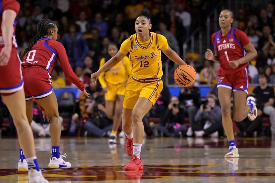 JuJu Watkins (c.) will be one of the big stars to watch on Saturday during the NCAA Sweet 16 round of March Madness.