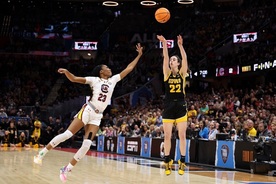Caitlin Clark to make WNBA debut in front of sold-out crowd!