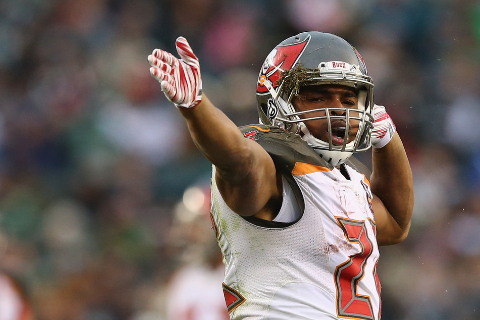 Doug Martin of the Tampa Bay Buccaneers celebrates his first down in the fourth quarter against the Philadelphia Eagles at Lincoln Financial Field on November 22, 2015.