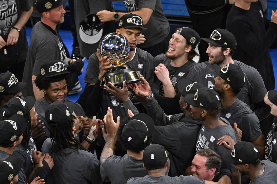 Spurs dethrone Thunder to reach NBA Finals against Knicks
