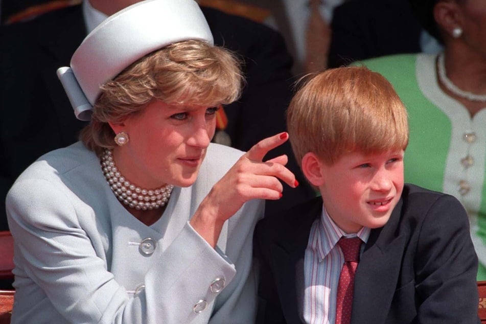 Meghan recently wore a piece of jewelry at an event in August 2026 that once belonged to Princess Diana (l.). 