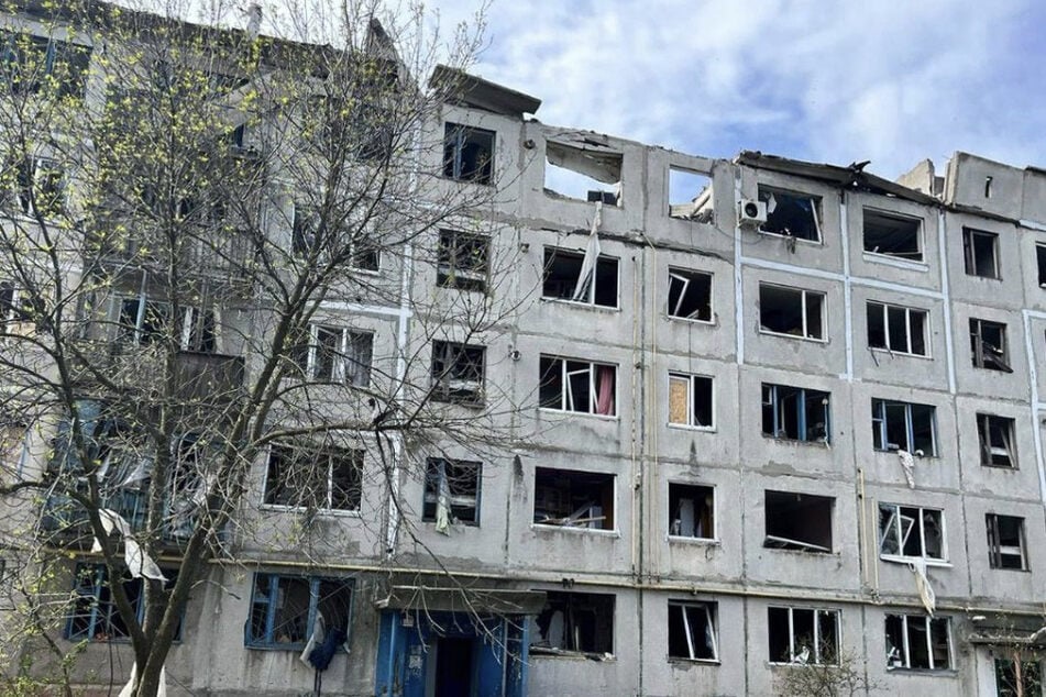 Russian launches more deadly airstrikes on eastern Ukraine as Zelensky pleads for unity