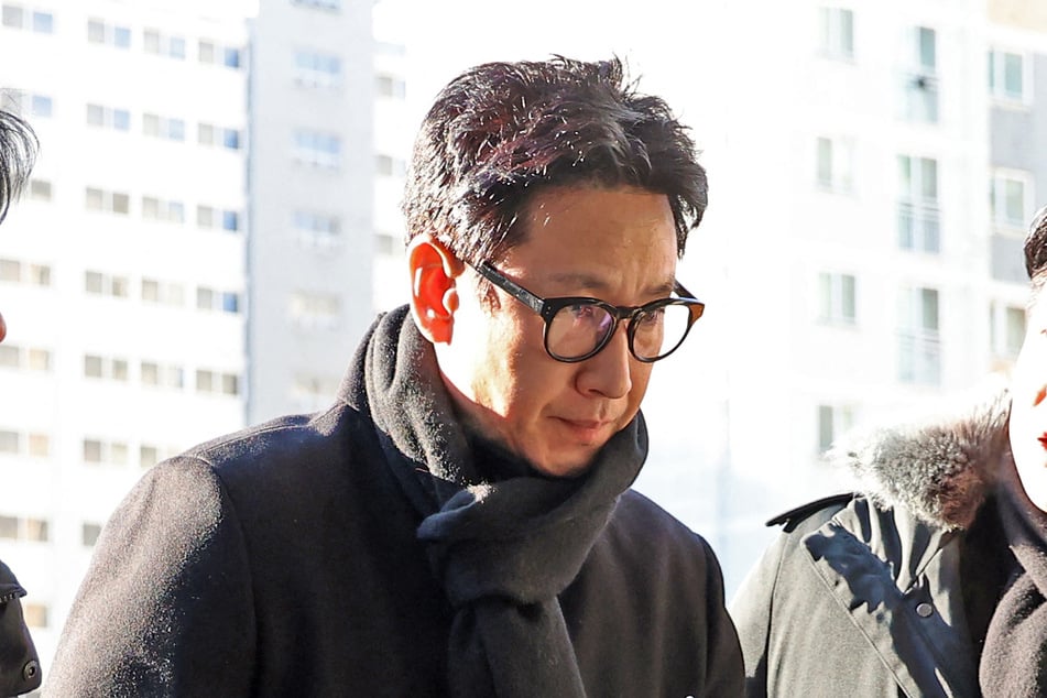 Lee was appreciated in South Korea and over the world for his performances, but had fallen on harder times recently.