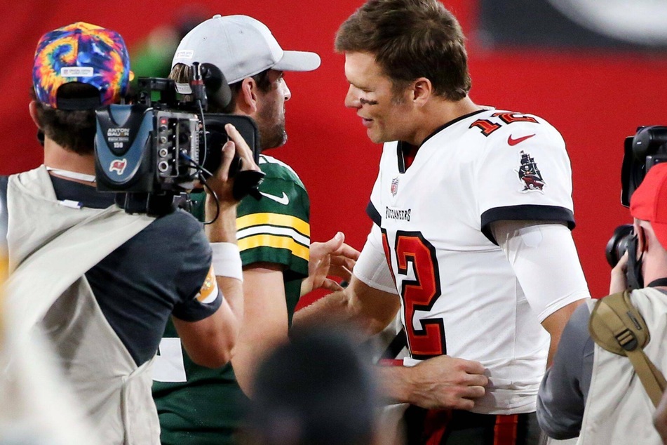 Packers quarterback Aaron Rodgers, (l), and Bucs quarterback Tom Brady, (r) took their competition of the football field onto a golf course for the first time in "The Match"