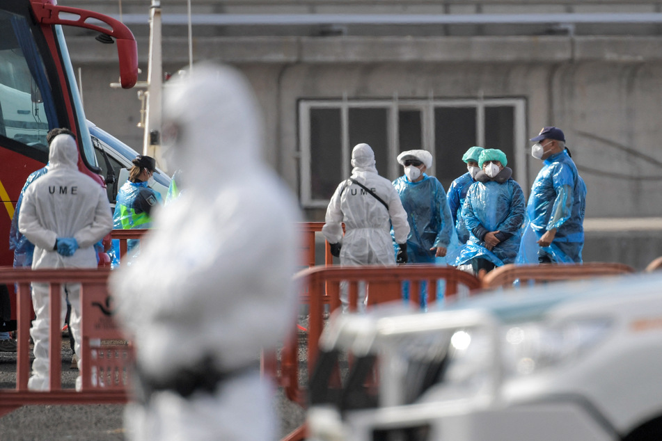 Evacuation of hantavirus-hit ship begins in Canary Islands