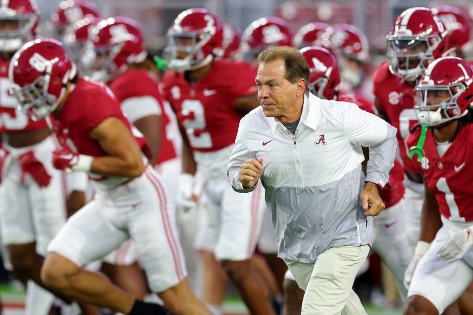 Alabama rolls out of first day in early signing period with the nation's best class