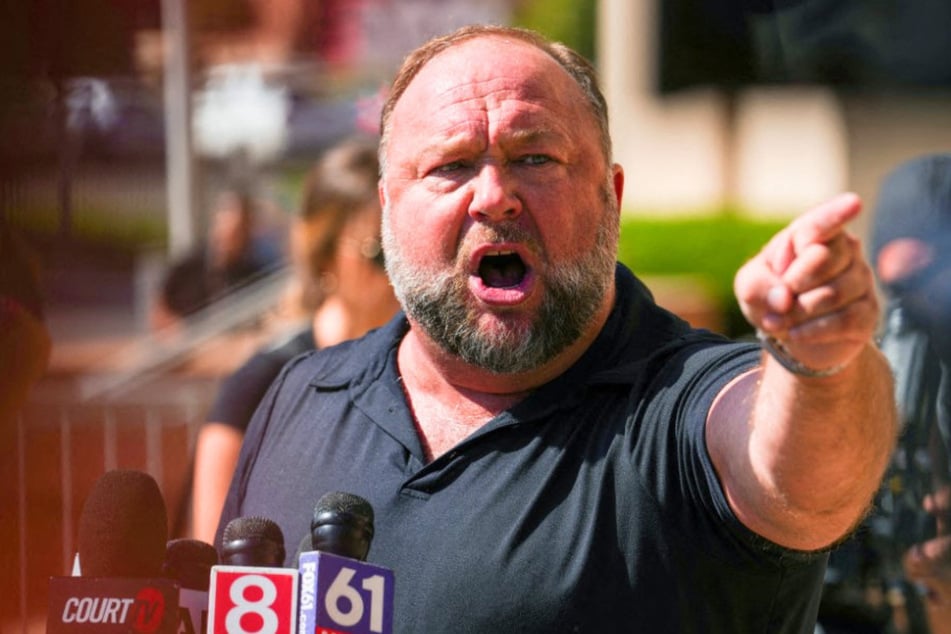 Alex Jones goes off on shirtless rant after The Onion claims control over Infowars: "They're skinwalkers!"