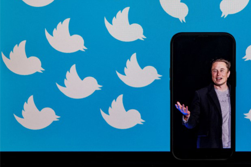 Elon Musk "resolves misunderstanding" with Apple amid ongoing Twitter chaos
