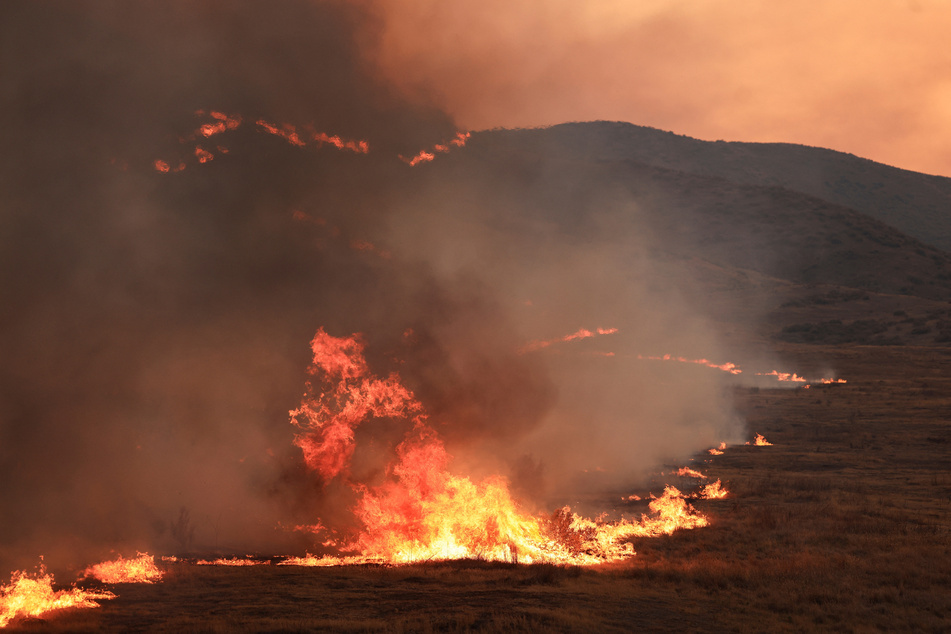 Madre Fire: California battles biggest wildfire of the year amid Trump climate cuts