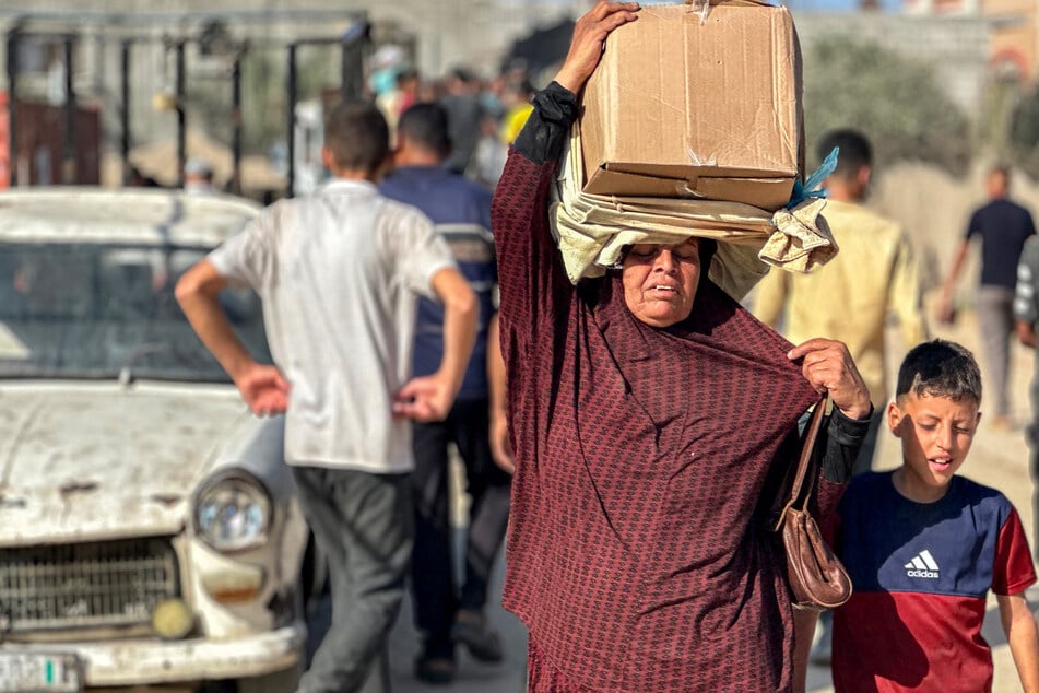 Thousands of Palestinians rushed into a new aid distribution center run by a controversial US-backed group in southern Gaza on Tuesday, leading to chaotic scenes.