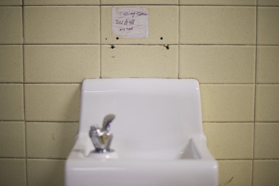 The Environmental Protection Agency has announced plans to remove remaining lead water pipes in the US within a decade.