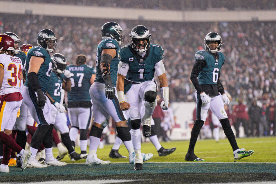 Eagles quarterback Jalen Hurts (c) scored three total TDs against Washington on Tuesday night.