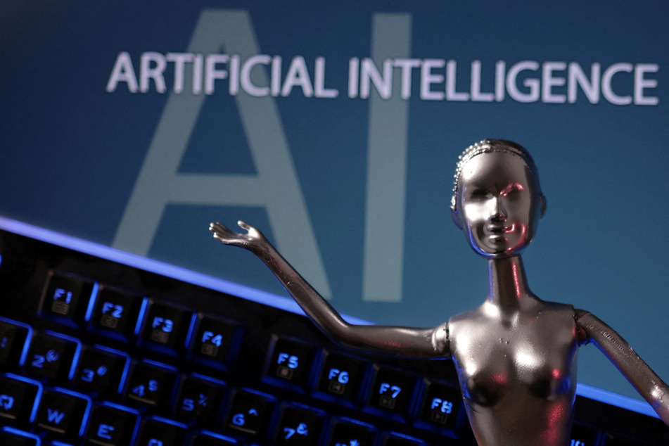 Global leaders should be working to reduce "the risk of extinction" from artificial intelligence, a group of industry chiefs and experts warned.