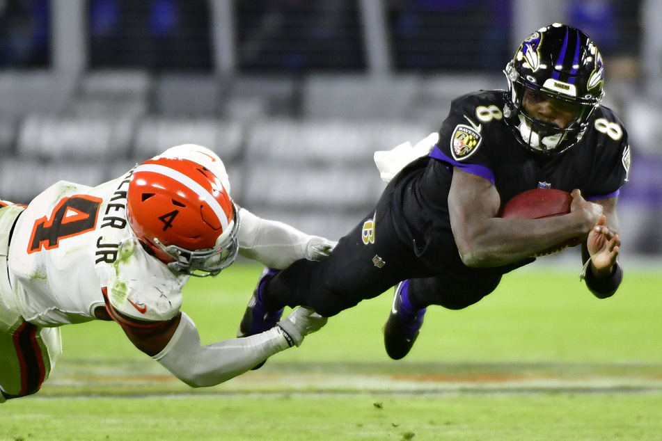NFL: Ravens bruise the Browns to grab top spot in the AFC