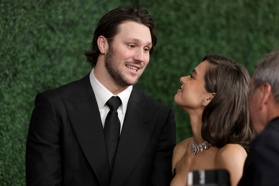 Buffalo Bills quarterback Josh Allen (l.) and actor Hailee Steinfeld quietly tied the knot over the weekend in a private ceremony held in California.