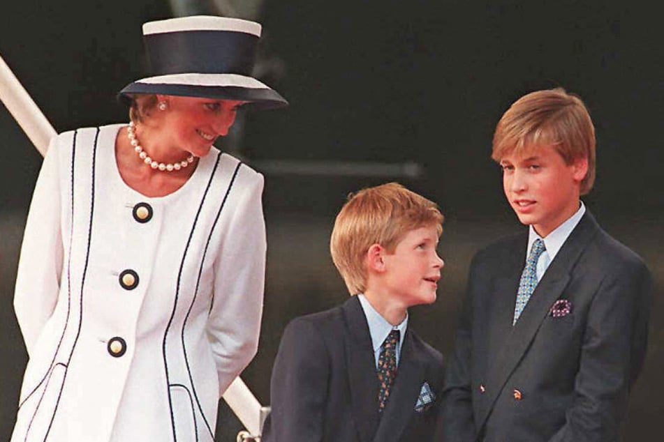 Prince William (r) and Prince Harry pictured with their mother, Diana (l), in 1995.