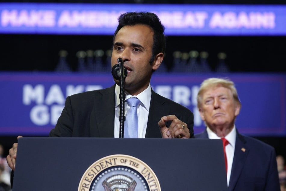 Vivek Ramaswamy speaks during a rally with President Donald Trump (r.) at the Covelli Centre on October 12, 2026, in Youngstown, Ohio.