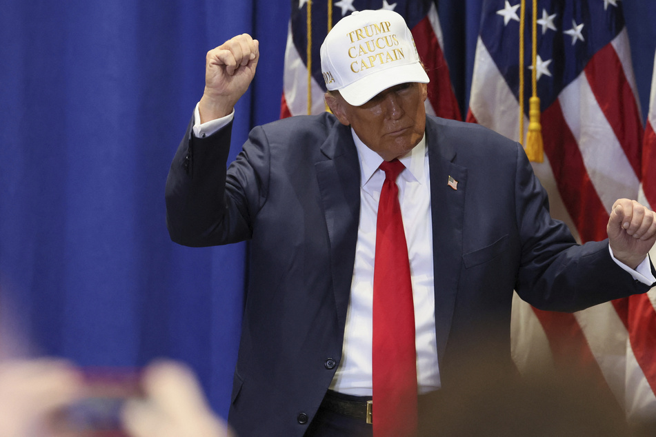 Donald Trump dominates Iowa caucuses as DeSantis survives Haley challenge
