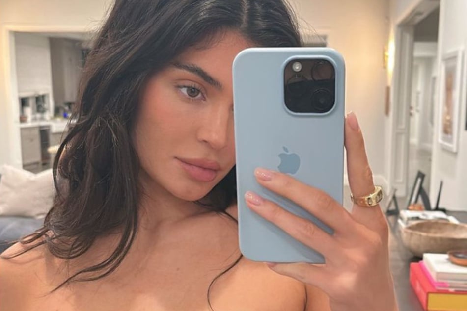 Kylie Jenner shared a look into her weekend time with her son Aire and her new puppy Moo Pants.