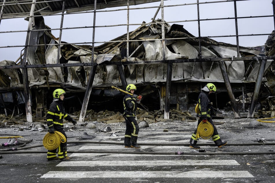 Kyiv and Moscow trade major attacks after Witkoff visits Russia