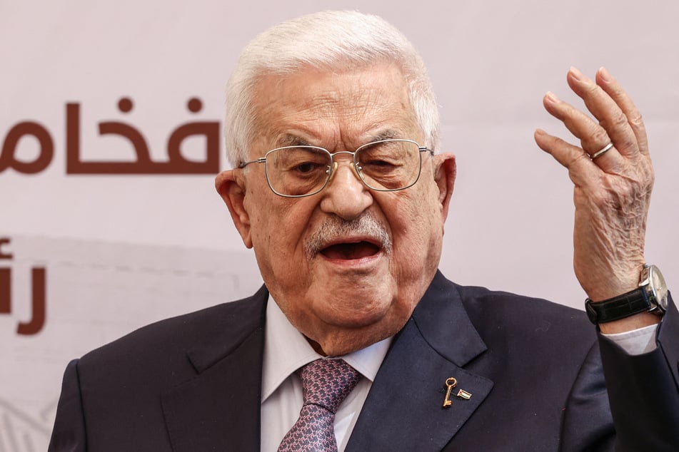 Palestinian President Mahmoud Abbas has been barred by the US from entering the country to address the UN General Assembly in New York.