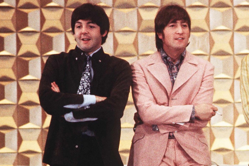 A 1962 love letter from John Lennon (r.) to his future wife Cynthia, in which he complains about Paul McCartney's (l.) snoring, will be sold at Christie's next month, the London auction house said.