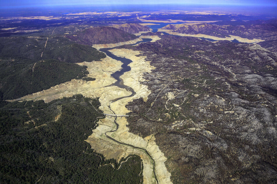 California's Lake Oroville restarts hydroelectric plant after drought