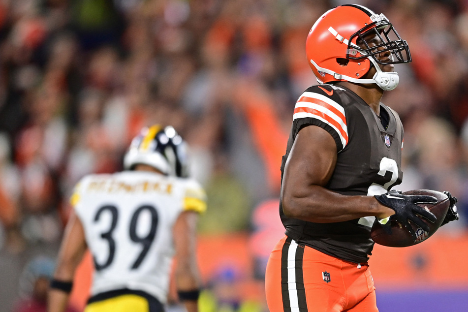Cleveland Browns take down Pittsburgh Steelers with a cherry on top